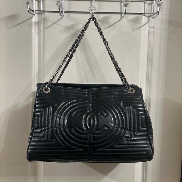 Chanel Quilted Chain Shoulder Bag - Picture 1 of 12